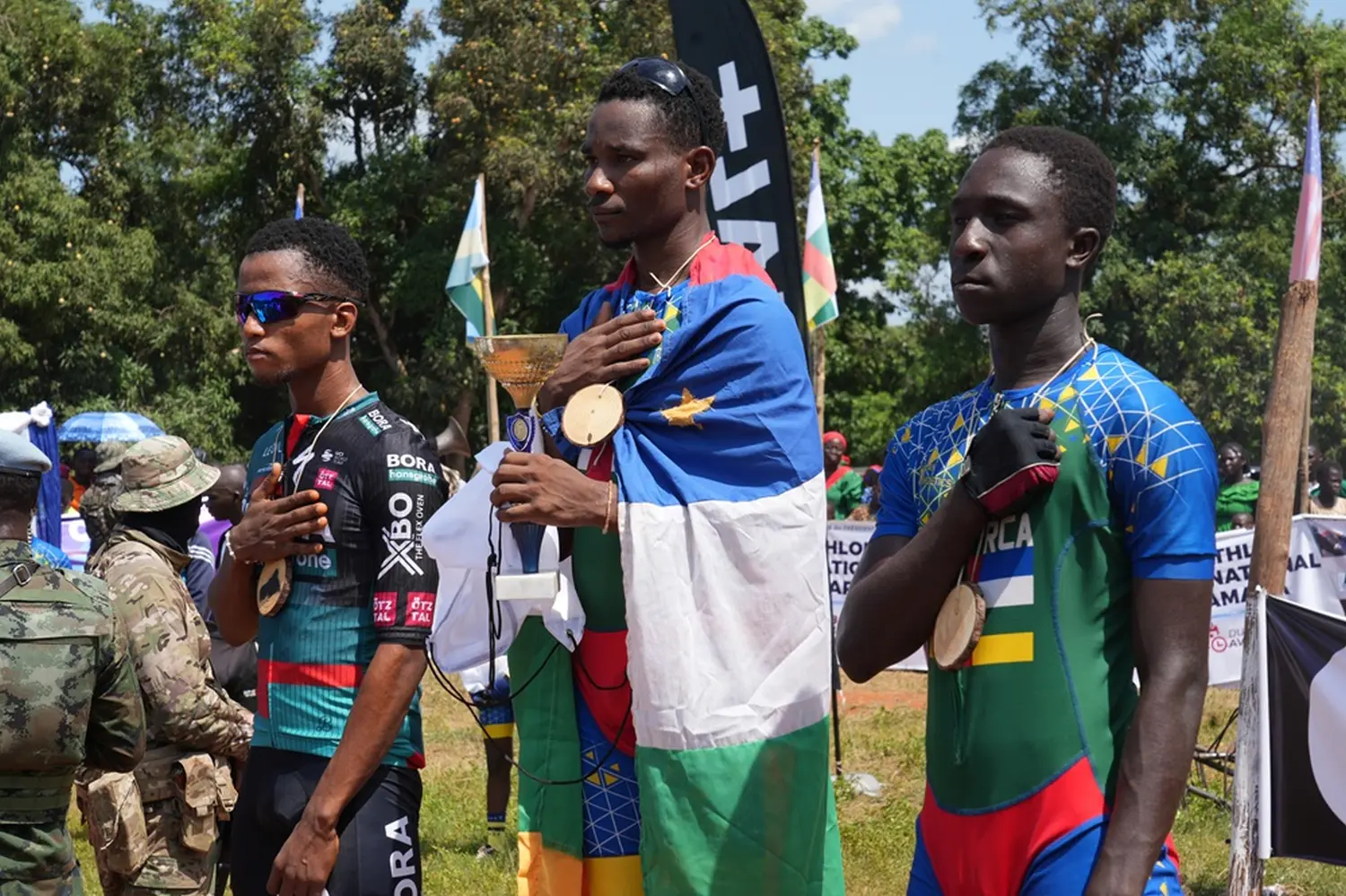 Podium des vainqueurs d'une compétition de triathlon